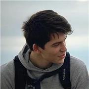 Profesor que es actualmente estudiante de ingeniería aeroespacial, con gran capacidad para transmitir todo tipo de conocimientos previos a la universidad